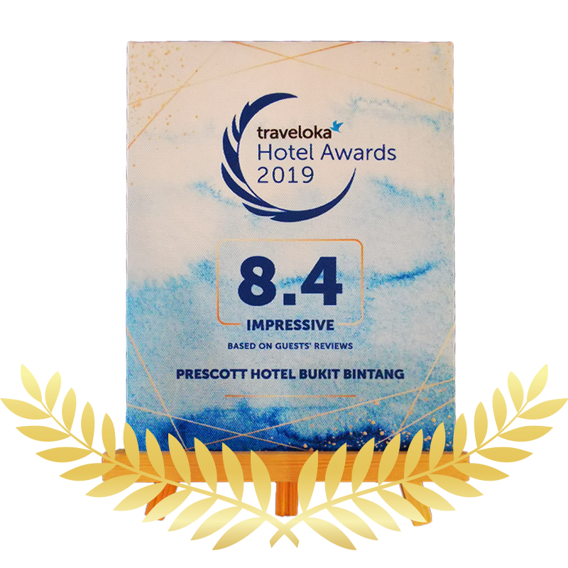 Traveloka Hotel Awards 2019 with wreath